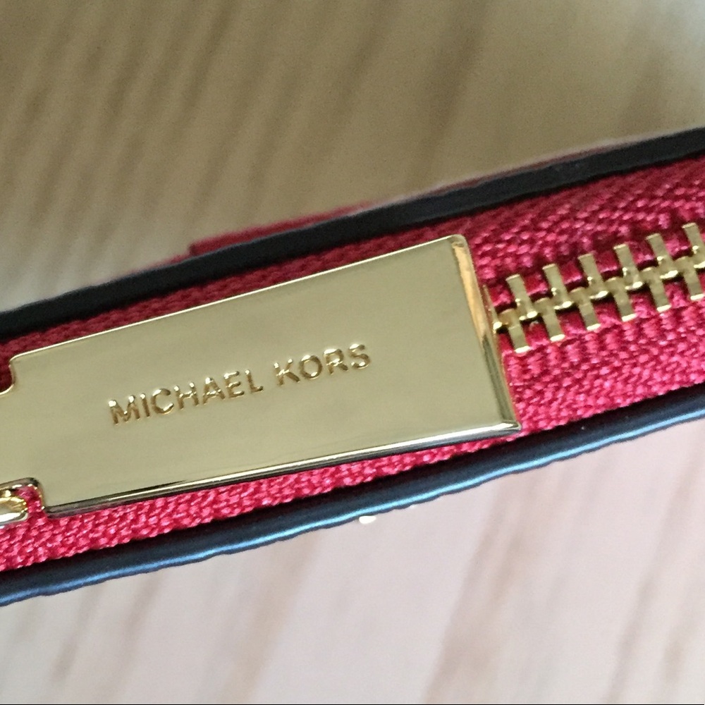 Michael Kors Crimson Leather Coin Purse Wristlet - Picture 4 of 8